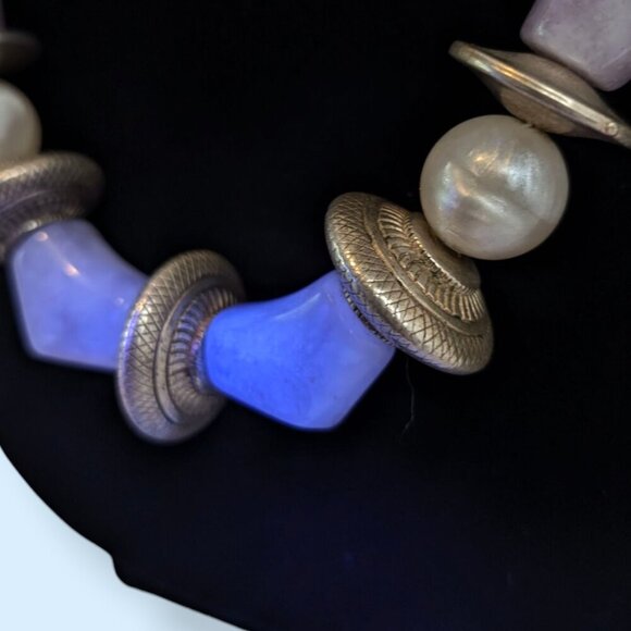 V. Purple Swirly Lucite Beaded Necklace - Picture 4 of 6